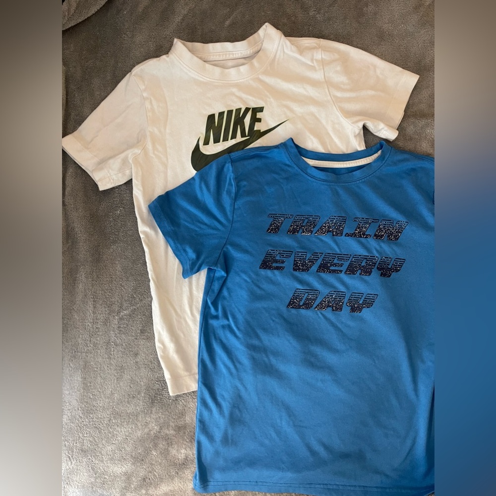 *Bundle* 2 Boys Nike Shirts. Youth size Medium *SOLD*